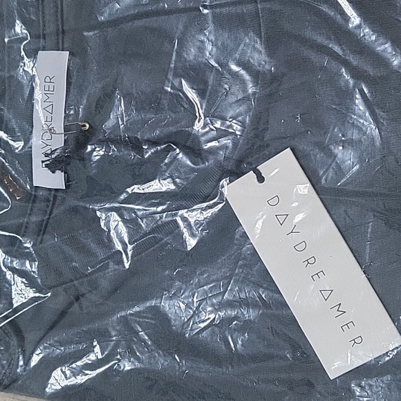 NWT Daydreamer Fender Fullerton CA Glitter Merch Tee in Forest Pigment - Picture 7 of 9